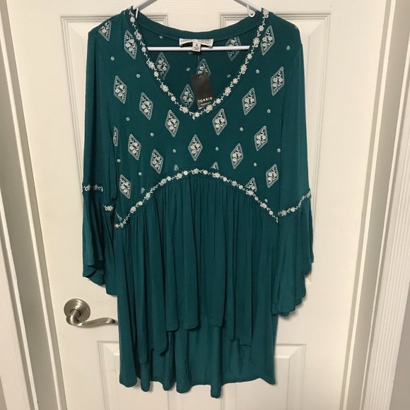 Torrid: New with Tags Embroidered Babydoll Tee - Picture 5 of 15